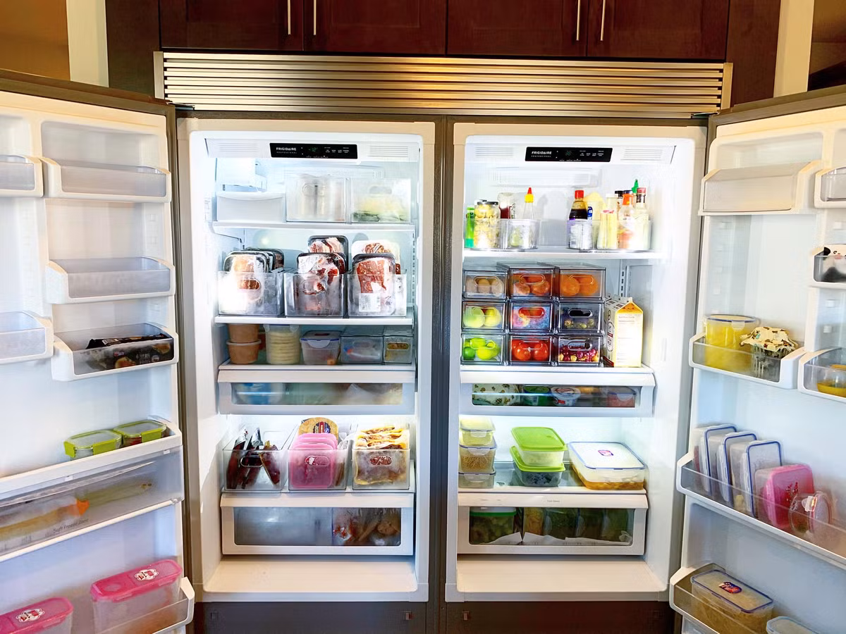 Đây là chiếc tủ lạnh mà khổ chủ chia sẻ là chả có gì. Ảnh: Facebook