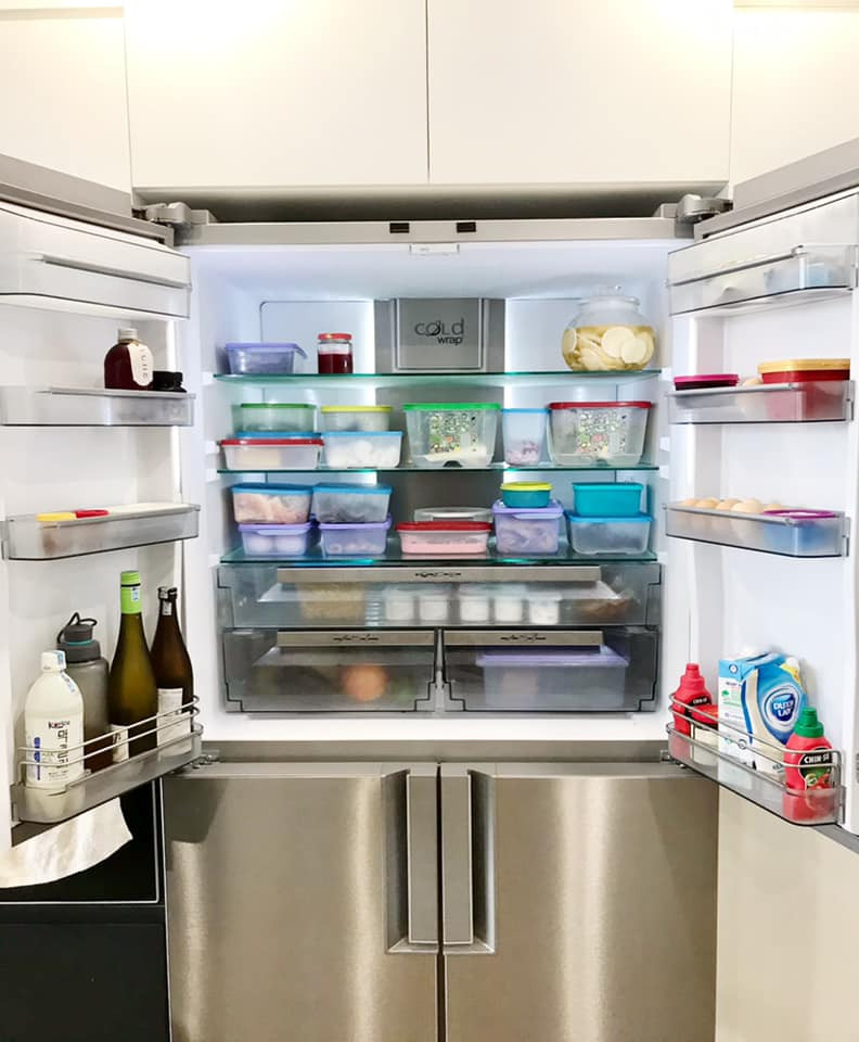 "Ăn Tết Cô Vy" nhưng mọi người vẫn được ra ngoài mua thực phẩm, siêu thị hoạt động bình thường. Ảnh: Facebook