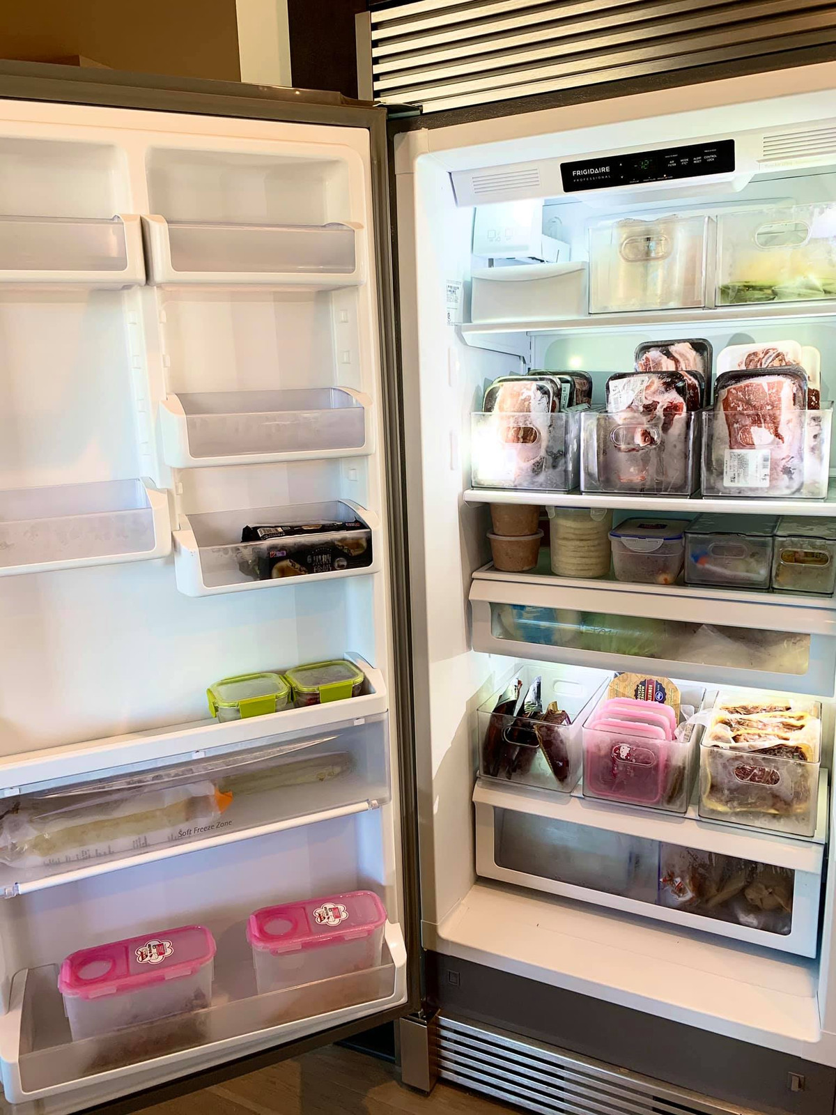 Chiếc tủ lạnh này đích thị là dành cho tín đồ mê thịt. Ảnh: Facebook