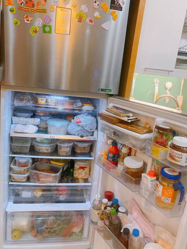 Việc chuẩn bị ít thực phẩm vừa đủ dùng trong nhà để mọi người yên tâm, hạn chế ra đường nhưng cũng không nên trữ quá nhiều vì vốn không cần thiết. Ảnh: Facebook