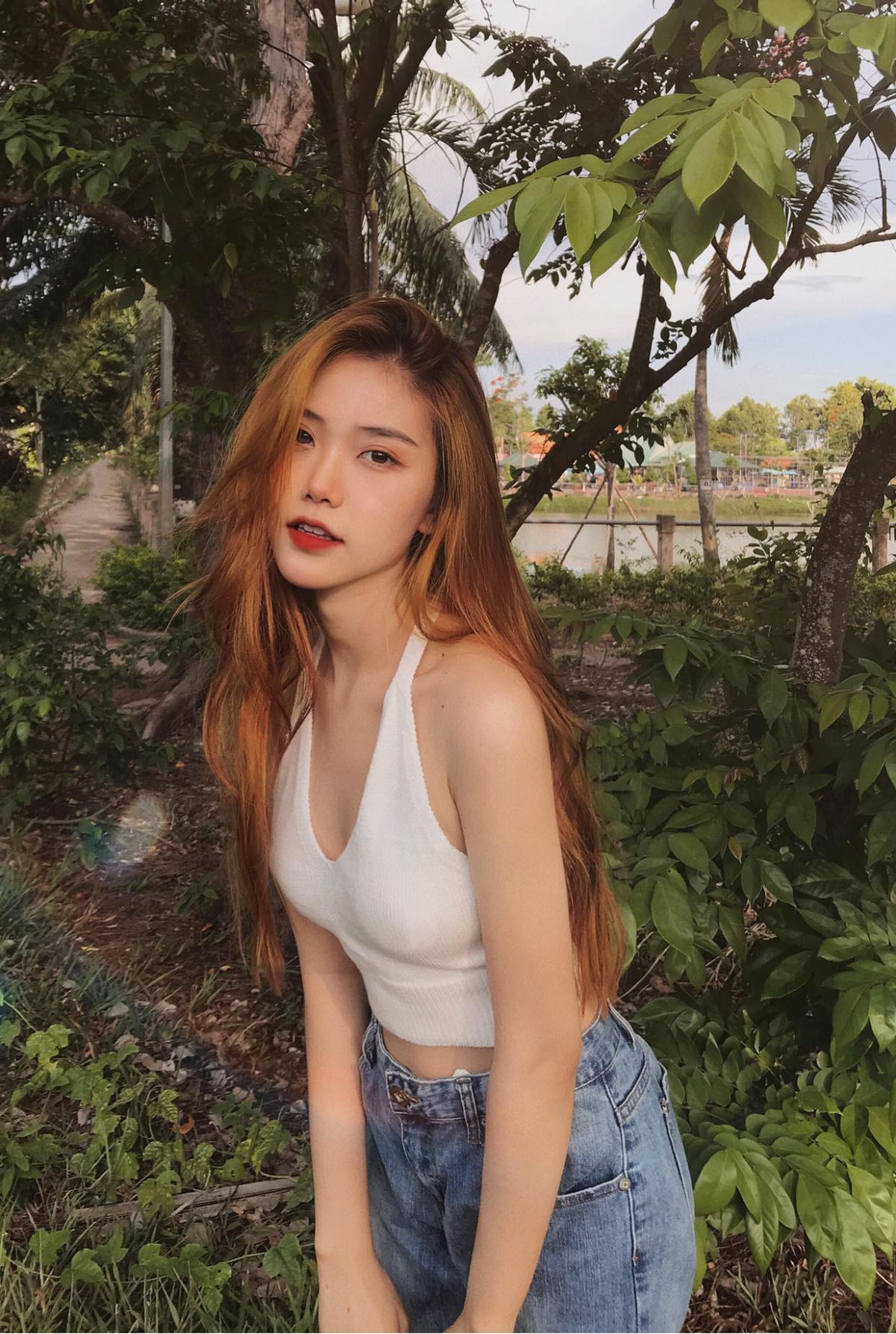 Môi đẹp thế này chắc là phẫu thuật thẩm mỹ, đẹp nhưng không tự nhiên, nhìn giống ca sĩ IU,... đó là những bình luận thường thấy dưới mỗi tấm ảnh của Trúc Phương.