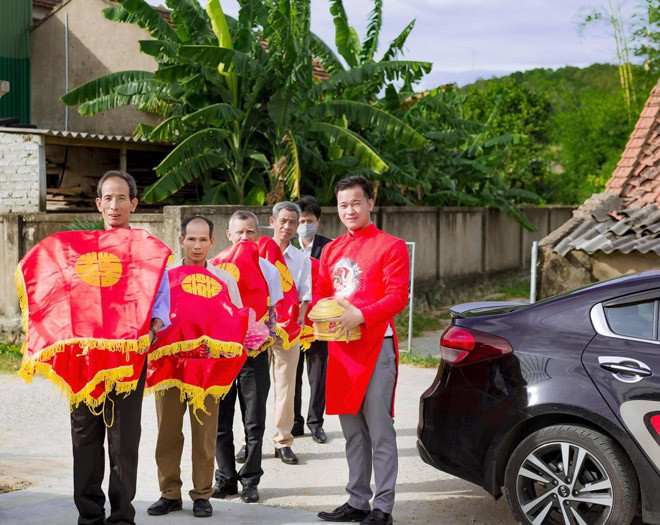 Một đám cưới khác ở Nghệ An cũng khiến netizen "ngã ngửa" với dàn bê tráp toàn các chú, các bác lớn tuổi.