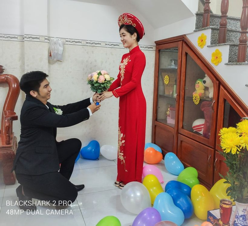 Đám cưới nhỏ xíu chỉ có sự góp mặt của 4 thành viên gồm 3 người và 1 boss.