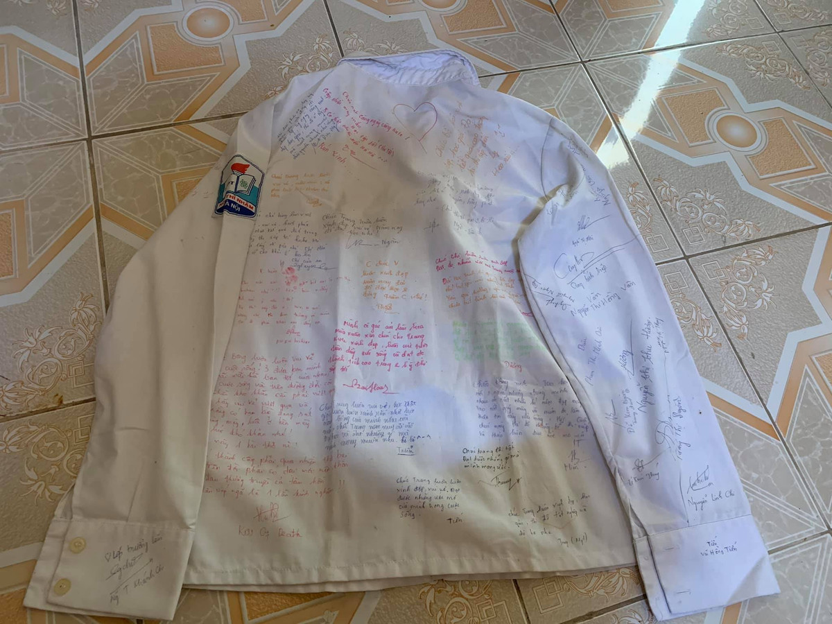 Một mùa bế giảng nữa đã qua, đây cũng là khoảng thời gian học sinh lớp 12 đang gấp rút ôn tập cho kỳ thi THPT Quốc gia. Ảnh: Facebook