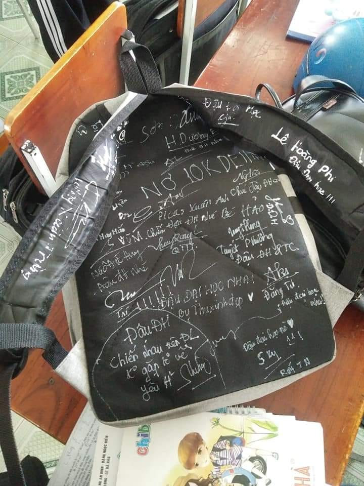 Hay ký lên chiếc balo vốn là đồ vật gắn liền với nhiều thế hệ học trò. Ảnh: Facebook