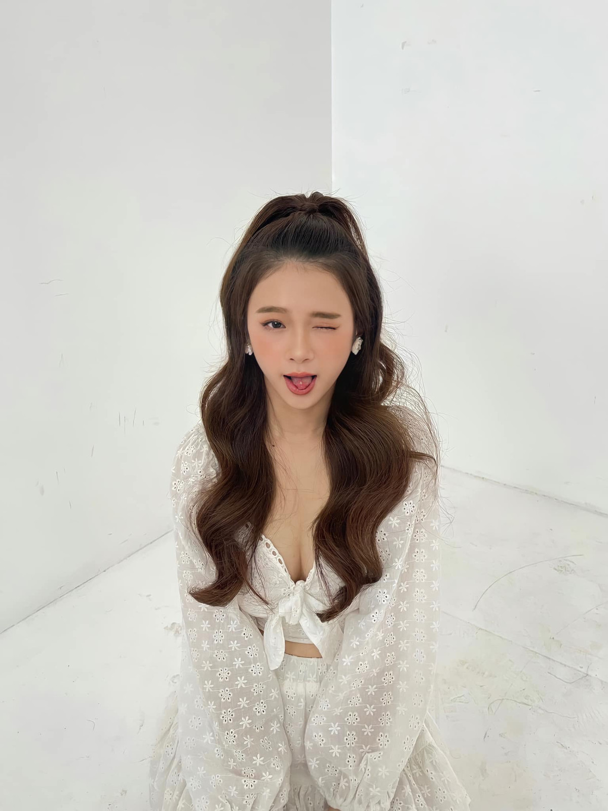 Nhắc đến các hot girl thế hệ 2K đình đám, Linh Ka là một cái tên nổi bật.