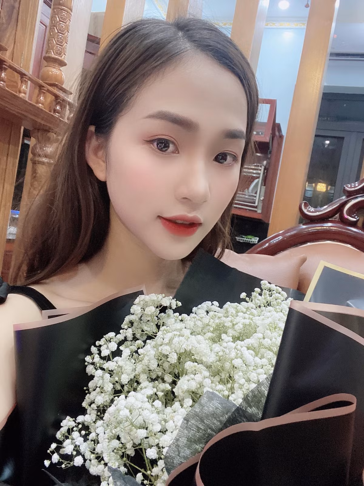 Mặc dù đang là sinh viên nhưng Minh Anh đã tự chủ về tài chính, tự trang trải học phí, hỗ trợ thêm cho gia đình.