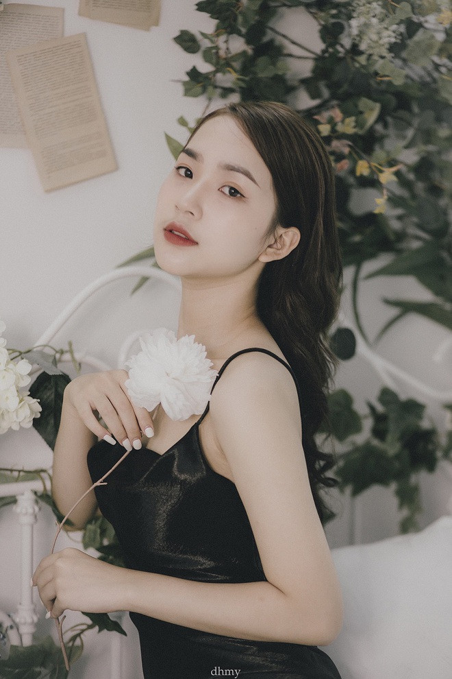 Hot girl 2K hiện đang là sinh viên năm 2 chuyên ngành Quan hệ công chúng tại Đại học Kinh tế Quốc dân.