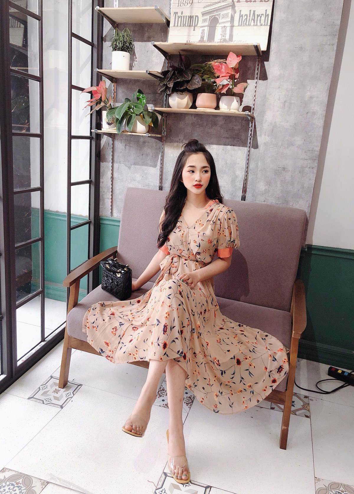 Ngoài ra, trong kì thi tuyển sinh vào ĐH Kinh tế quốc dân, Minh Anh đạt 26 điểm khối A1và đạt điểm GPA loại giỏi trong hai năm đầu đại học.