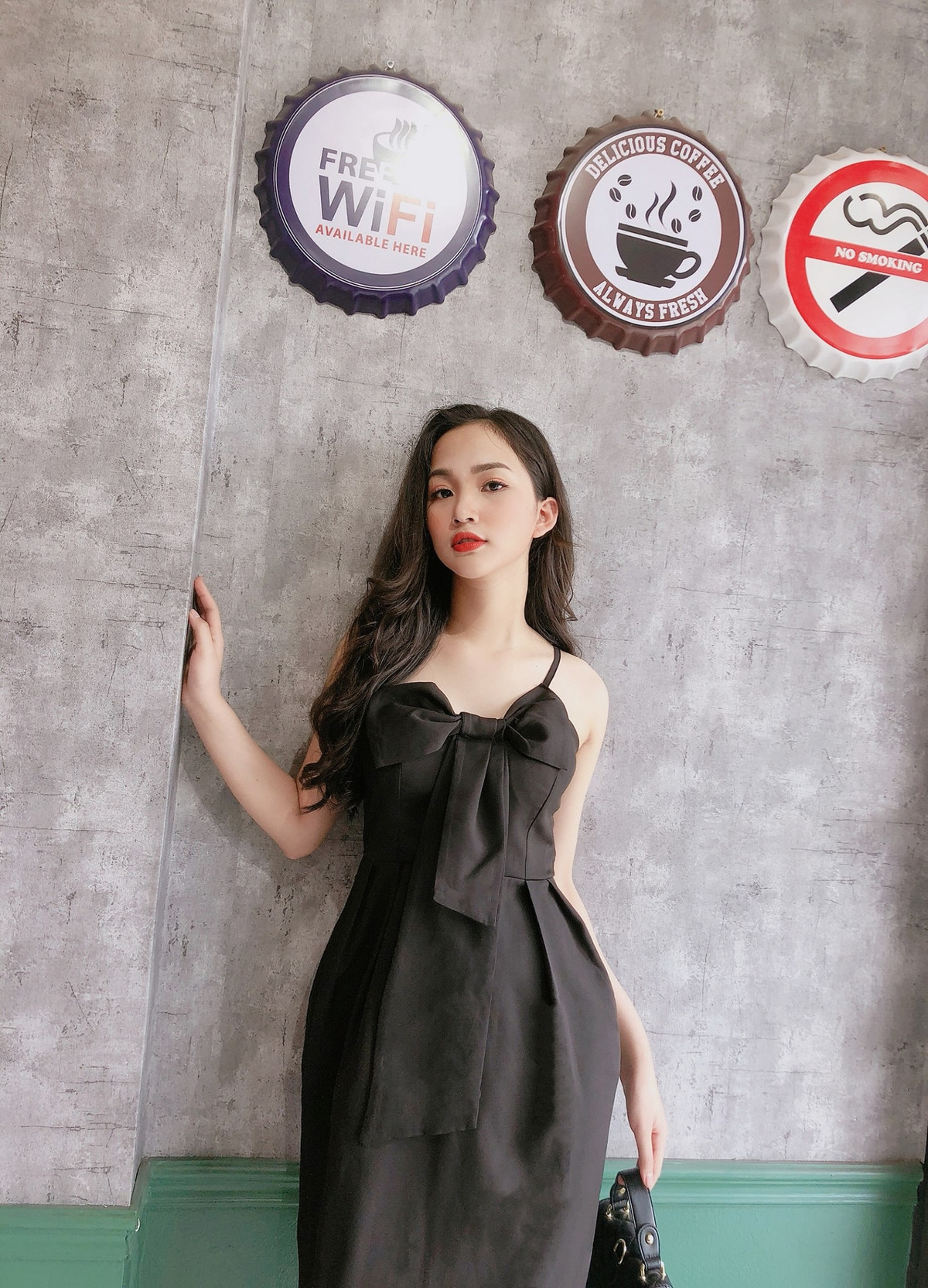 Sở hữu chiều cao 1m65 cùng lợi thế về gương mặt thanh tú, vóc dáng cân đối, gái xinh NEU này dễ dàng chiếm được thiện cảm từ mọi người xung quanh ngay từ lần gặp đầu tiên.