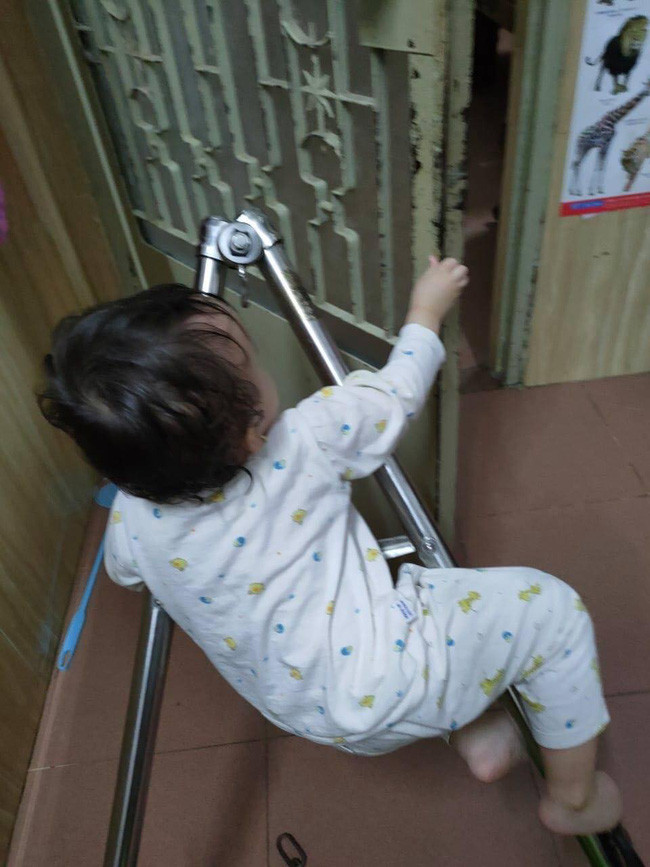 Sau khi chứng kiến những màn nghịch ngợm này, chắc chắn bậc làm cha làm mẹ nào cũng khẳng định một điều rằng, câu nói "đẻ con gái cho ngoan hiền" là hoàn toàn sai.