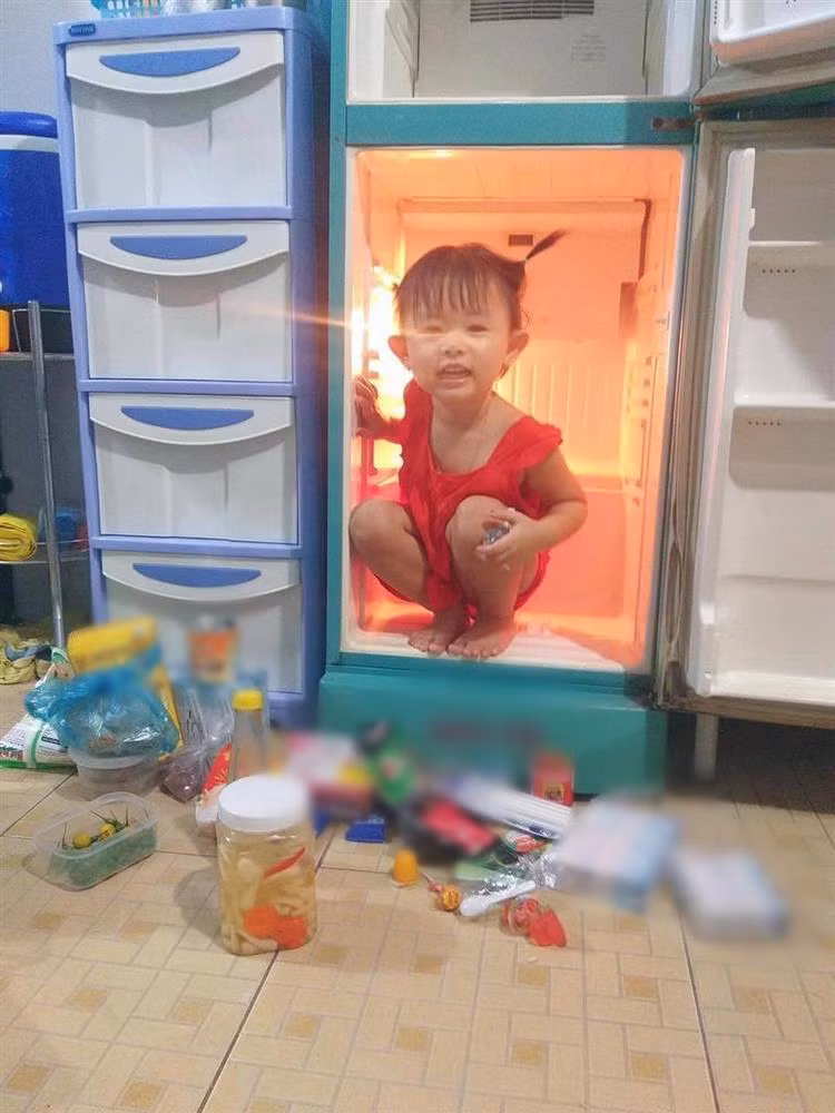 Trên MXH xuất hiện không ít hình ảnh các bé gái với nhiều tình huống nghịch ngợm "dở khóc dở cười".