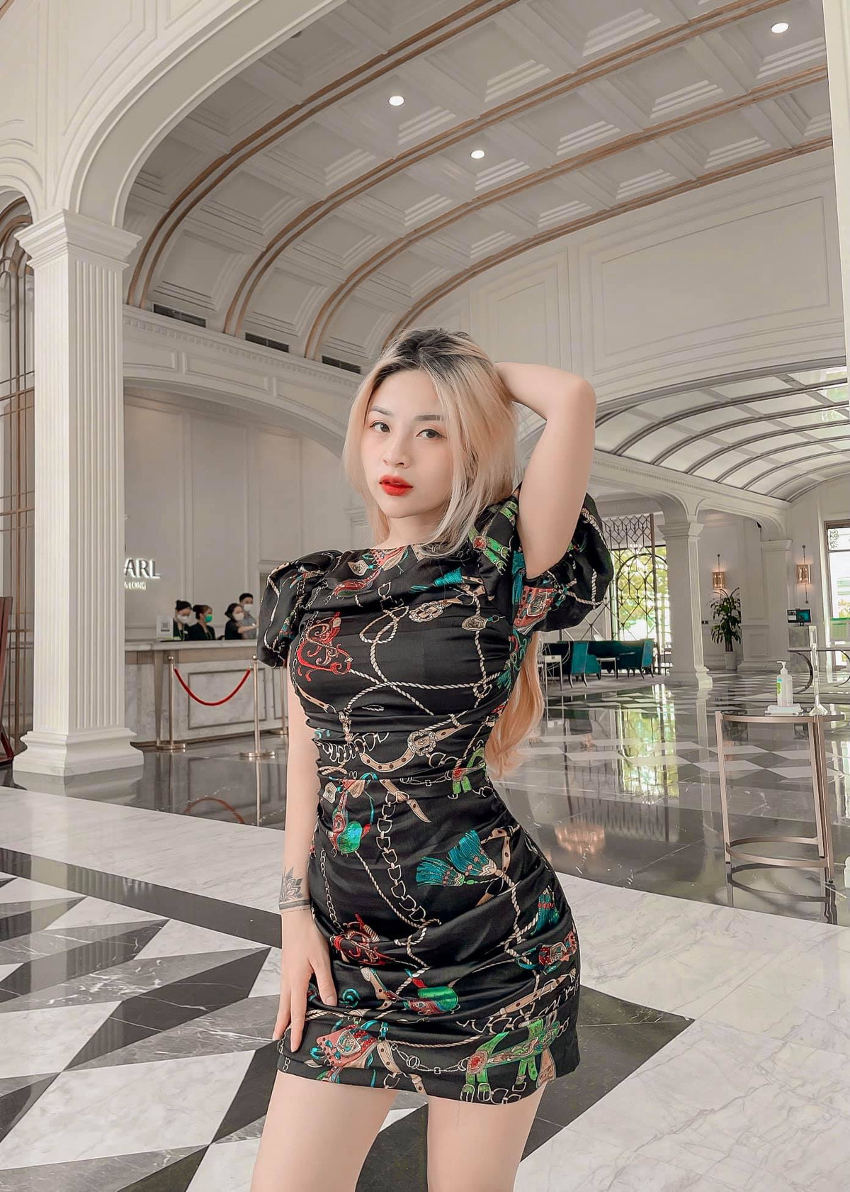 Dù đã sở hữu nhan sắc xinh đẹp, gợi cảm thế nhưng Trần Hậu vẫn can thiệp "dao kéo" khiến nhiều người thắc mắc.