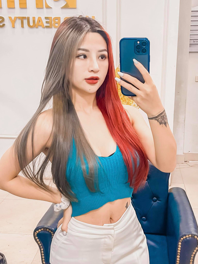 Nhờ chăm chỉ tập gym, cô nàng sở hữu body đẹp miễn chê.