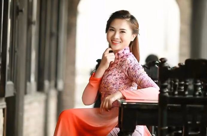 Thậm chí, Phương Anh còn giành luôn giải nhất cuộc thi Nét đẹp Tràng An (quận Hà Đông, Hà Nội), top 20 Duyên dáng Hà thành năm 2014…