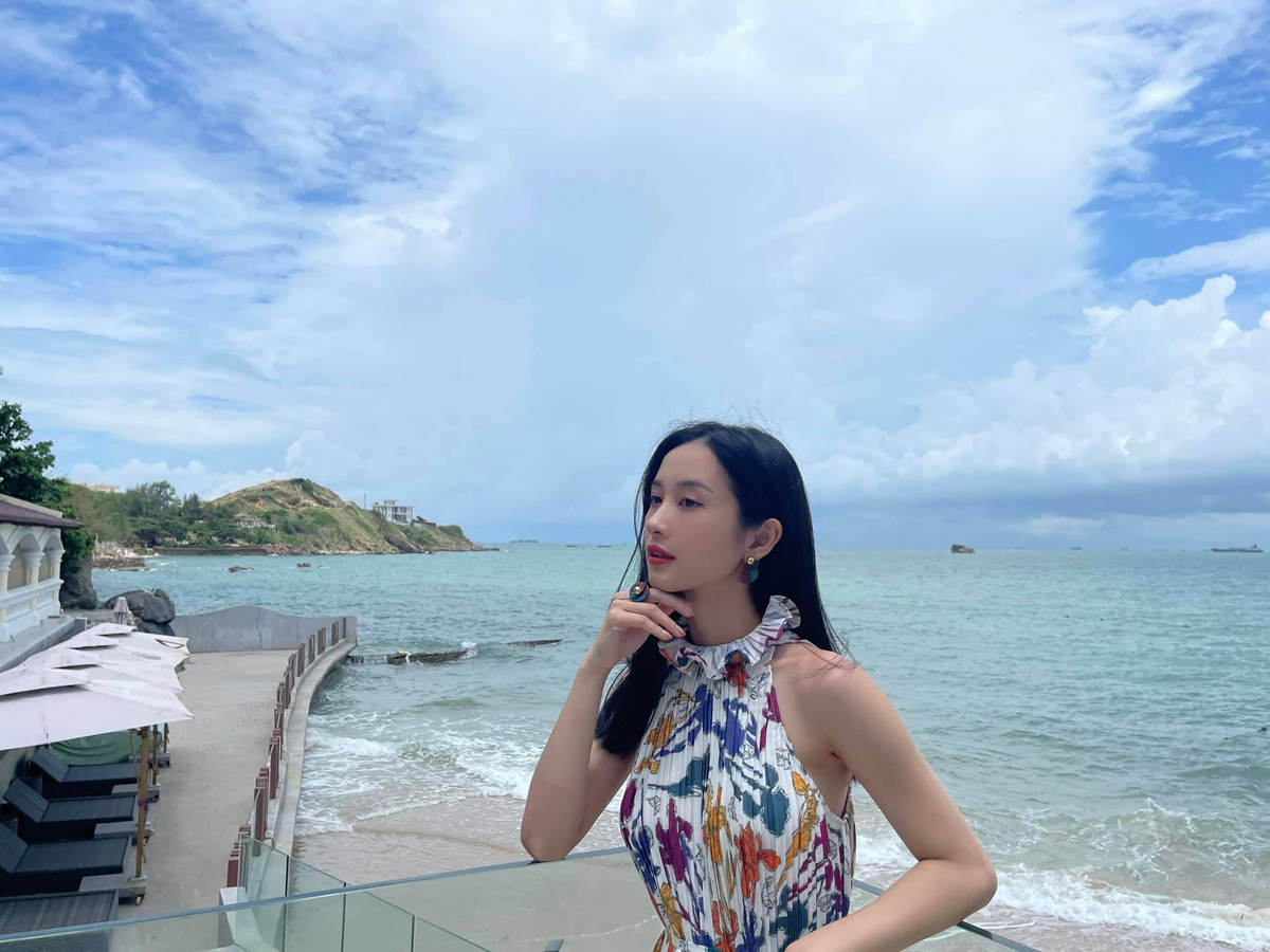 Cô gây ấn tượng mạnh với các fan bởi gương mặt xinh xắn và thân hình nóng bỏng "hút hồn" người xem.