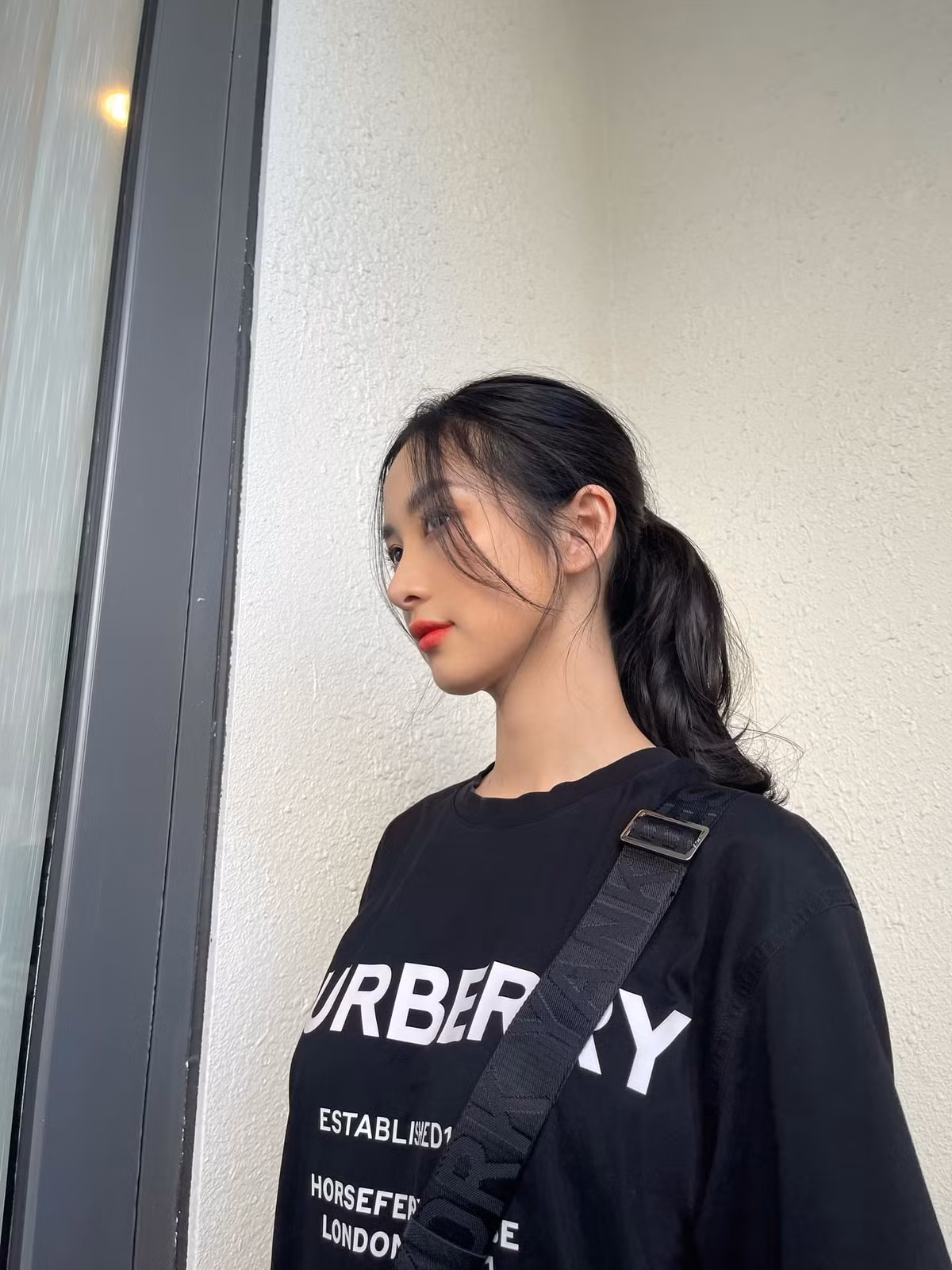 Bên dưới, nhiều cư dân mạng tỏ ra đồng cảm và "thương Jun Vũ" khi bị hiểu nhầm tên của một hot girl khác.