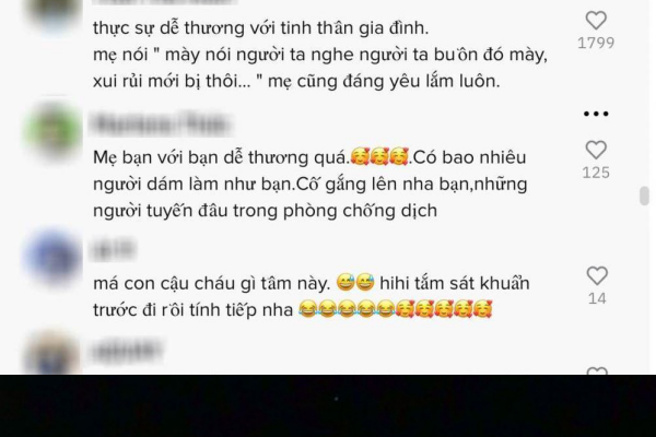 Đoạn clip đã nhanh chóng nhận về hàng loạt bình luận từ phía cộng đồng mạng, ai cũng thích thú trước màn "khử khuẩn" độc đáo của người nhà cô gái.