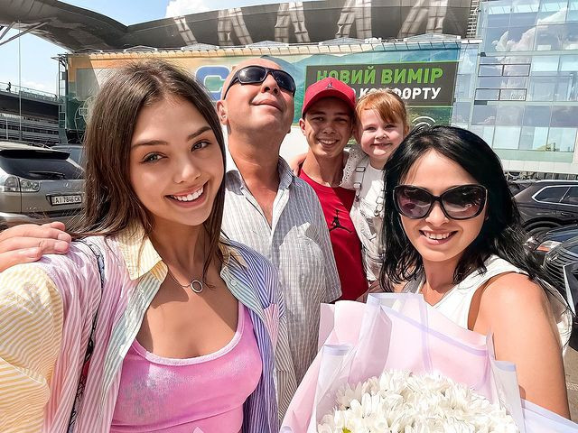 Thủ môn Bùi Tiến Dũng công khai hẹn hò với bạn gái hồi tháng 9/2020, cũng là dịp sinh nhật lần thứ 20 của cô nàng.