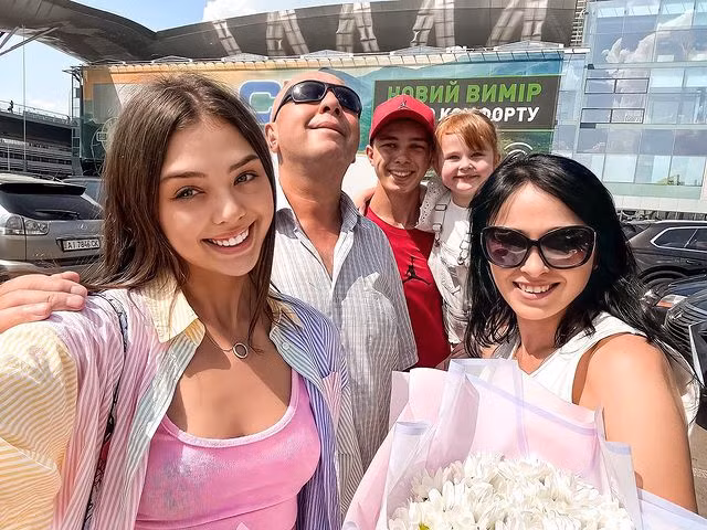 Thủ môn Bùi Tiến Dũng công khai hẹn hò với bạn gái hồi tháng 9/2020, cũng là dịp sinh nhật lần thứ 20 của cô nàng.