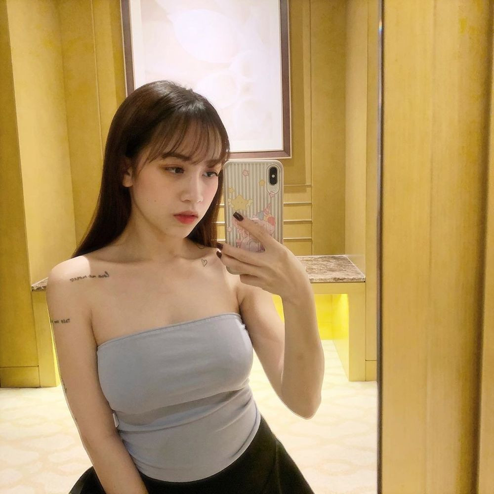 Không còn úp mở về chuyện tân trang nhan sắc, mới đây ái nữ nhà đại gia Minh Nhựa đã có những giây phút trải lòng sau 3 tháng nâng ngực.