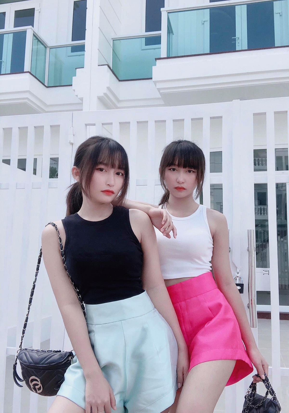 Cặp chị em nổi tiếng Trân Châu và Bảo Châu đang là những cái tên gây chú ý trên MXH thời gian này. Ảnh: FBNV