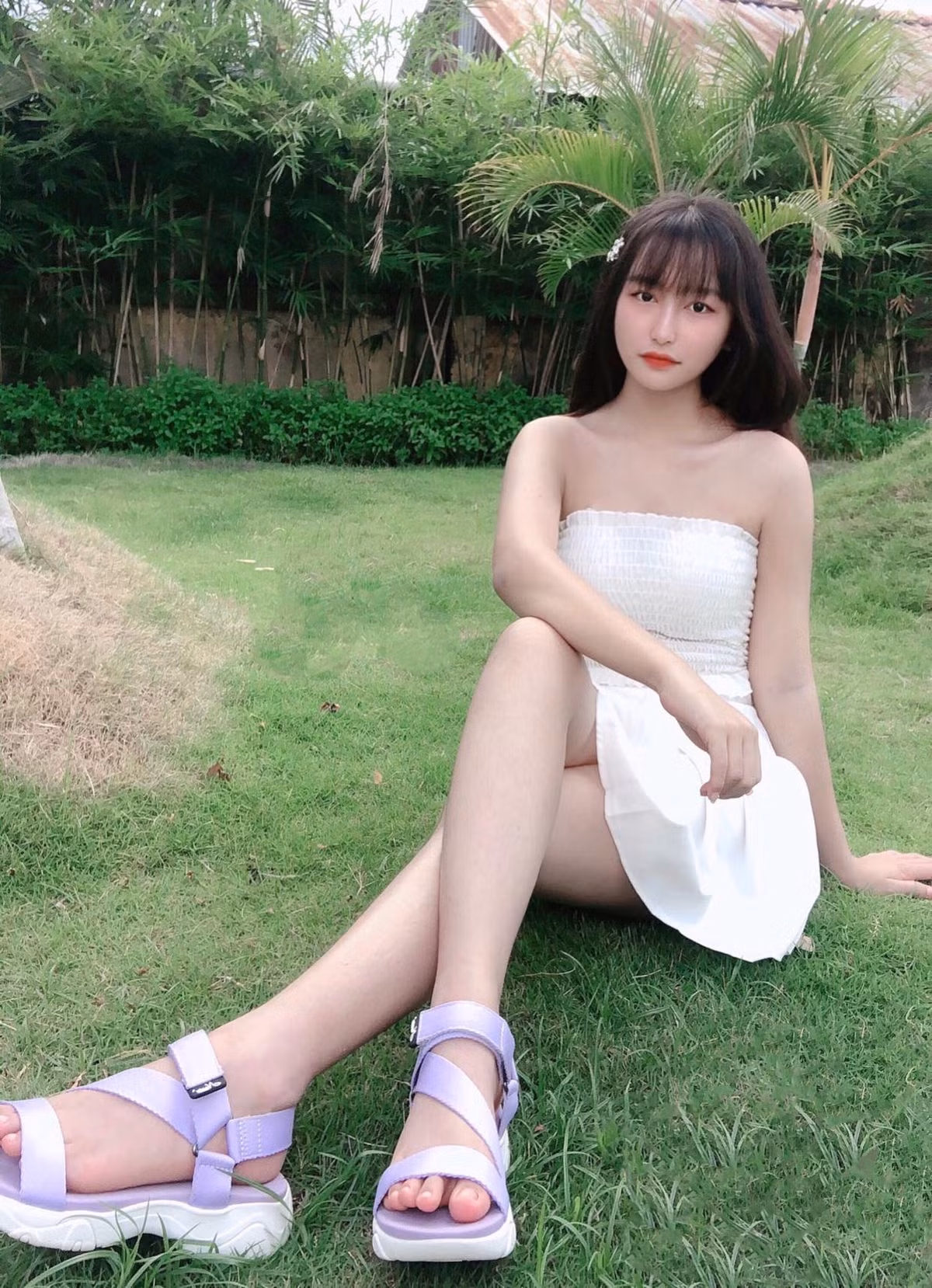 Được biết, gia đình cặp song sinh có ba chị em, ngoài chị cả Trân Châu và em sinh đôi Bảo Châu ra, còn có một cô em út, cũng được bố mẹ ưu ái đặt tên là Minh Châu.