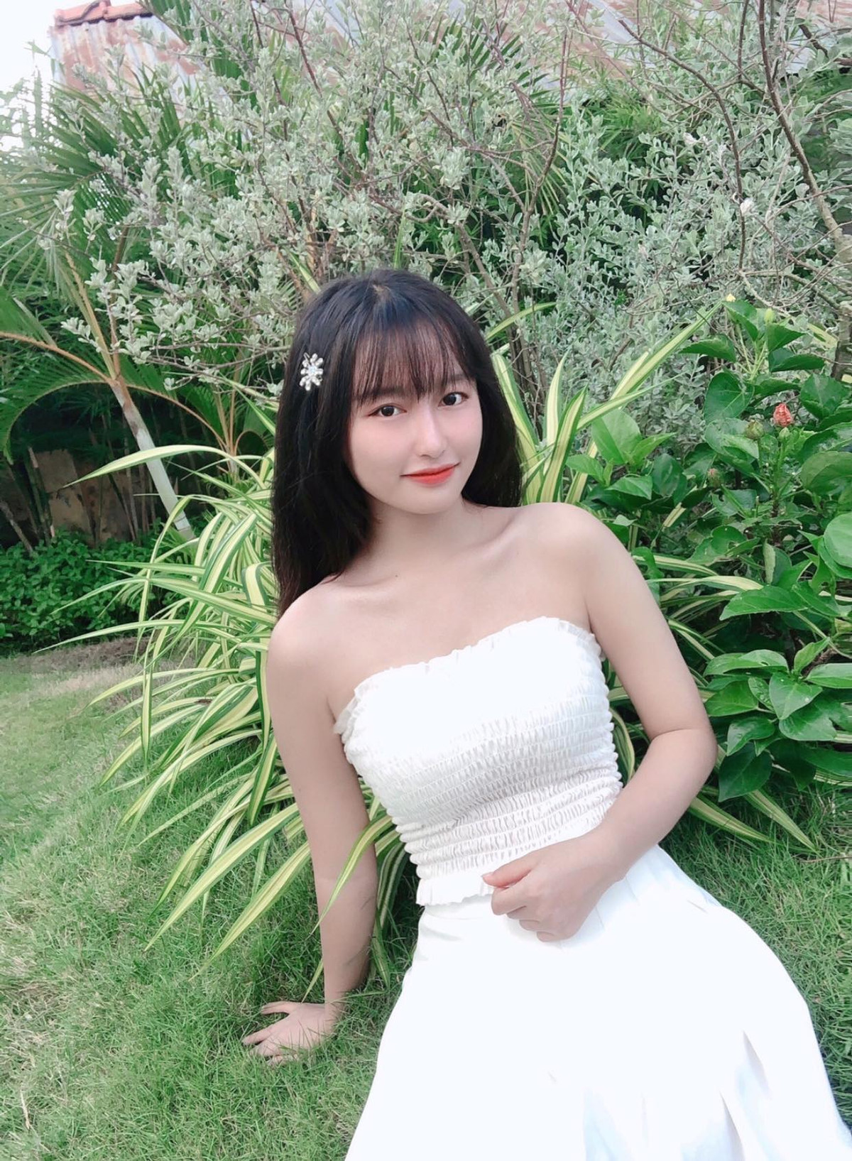 Sở hữu nhan sắc vô cùng xinh đẹp, đáng yêu cùng thành tích học tập vô cùng ưu tú, cặp đôi hot girl 2K4 đã gây chú ý và nhận được rất nhiều lời khen ngợi đến từ cộng đồng mạng.