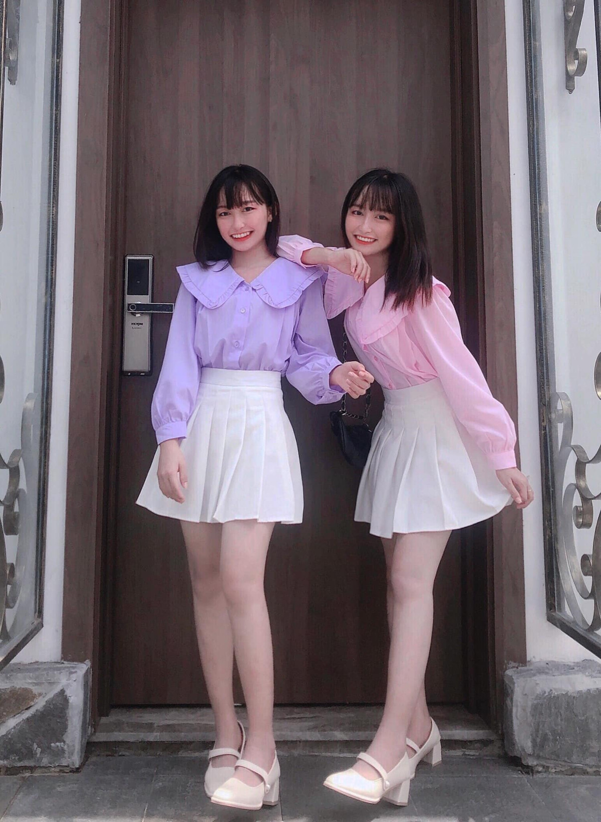 Hai gái xinh này thậm chí còn có gu thời trang giống nhau nên người ngoài khó có thể phân biệt ai là chị, ai là em.