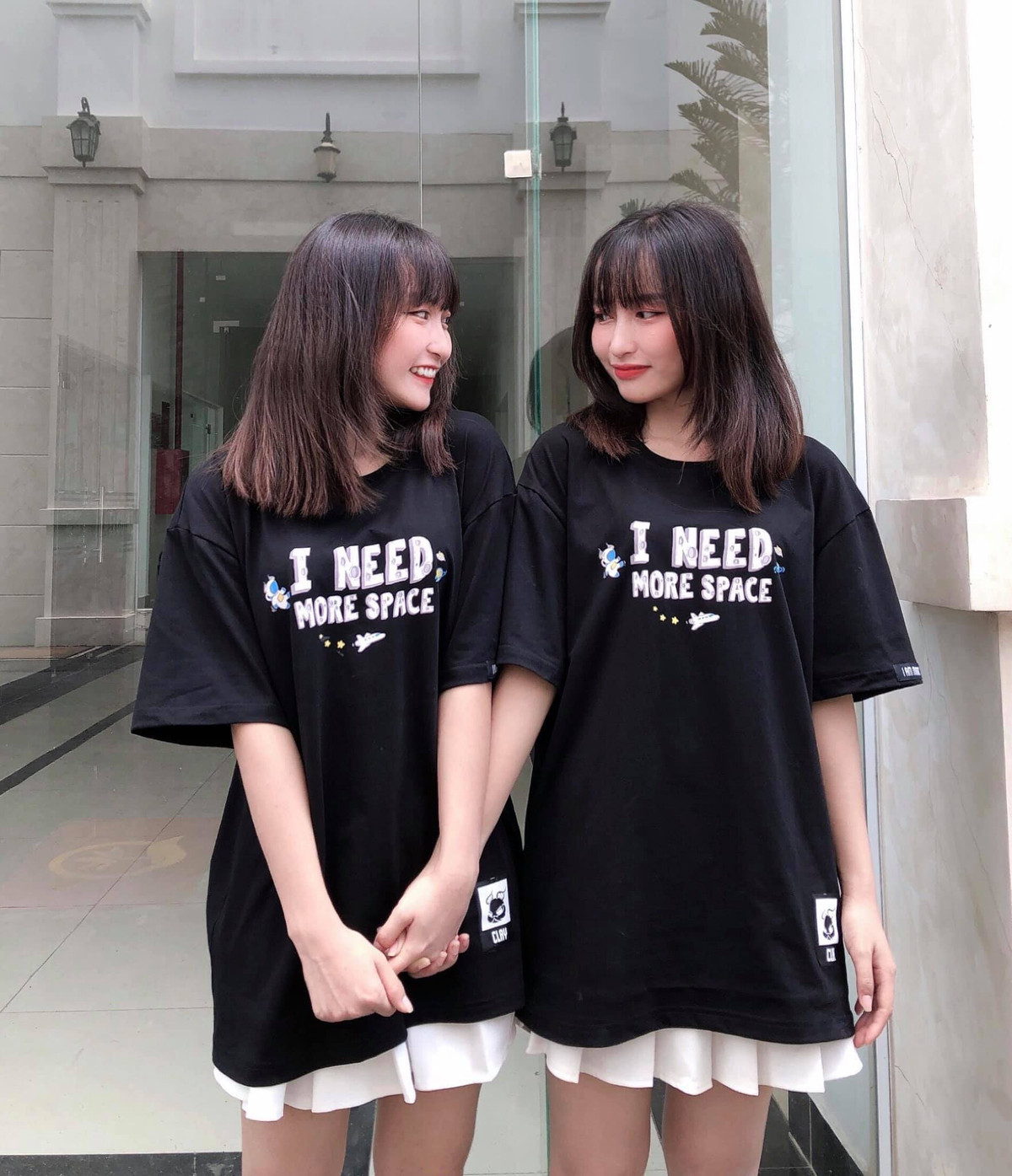 Hai chị em đều có chung sở thích là ca hát, nấu ăn, xem phim và đặc biệt là chụp ảnh giống nhau.