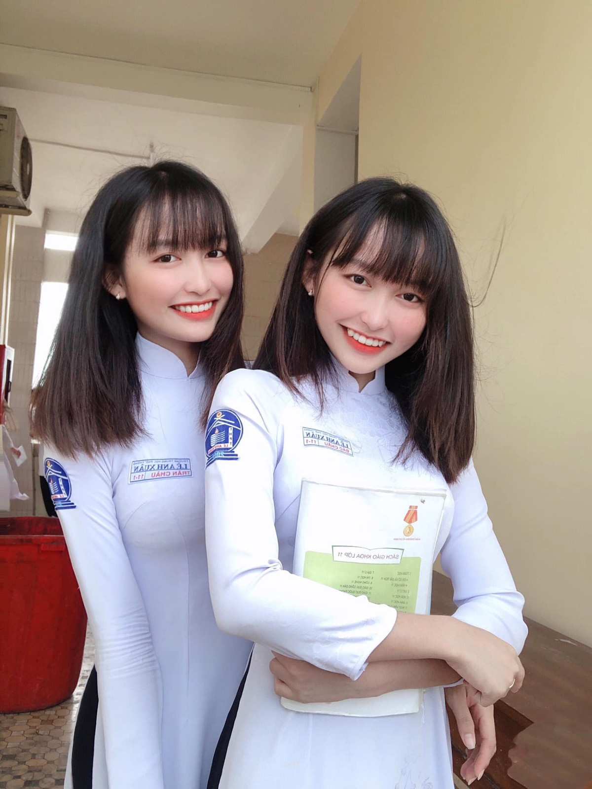 Nhờ sở hữu nhan sắc xinh đẹp nên Trân Châu và Bảo Châu cũng nhận làm mẫu pr, quảng bá cho những nhãn hàng phù hợp lứa tuổi mỗi khi rảnh.