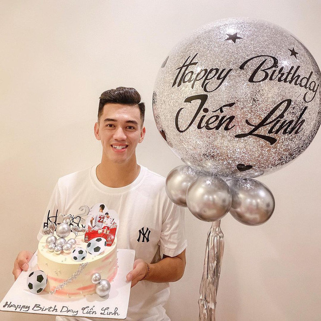 Nguyễn Tiến Linh hiện là một cầu thủ bóng đá chuyên nghiệp đang thi đấu ở vị trí tiền đạo cho câu lạc bộ Becamex Bình Dương và đội tuyển quốc gia Việt Nam.