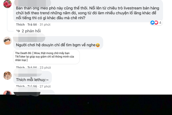 Hầu hết, cư dân mạng đều đáp trả ngược lại Phạm Thoại, bởi lẽ từ trước đến nay chàng trai này liên tục tung ra nhiều chiêu trò câu view để nổi tiếng, làm nhiều chuyện lố lăng không khác gì nhiều TikToker ngày nay.