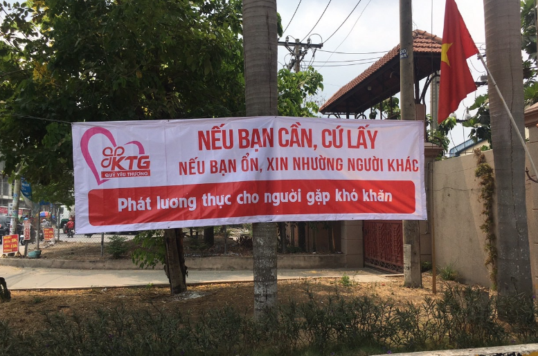 Nhiều cư dân mạng đã để lại bình luận khen ngợi, họ phần nào tin tưởng rằng sẽ sớm vượt qua được thời điểm khó khăn của dịch bệnh. “Dễ thương quá, chúc mọi người luôn khỏe mạnh nha”, Những hành động đẹp cho một tương lai tươi sáng",...là những bình luận của netizen.