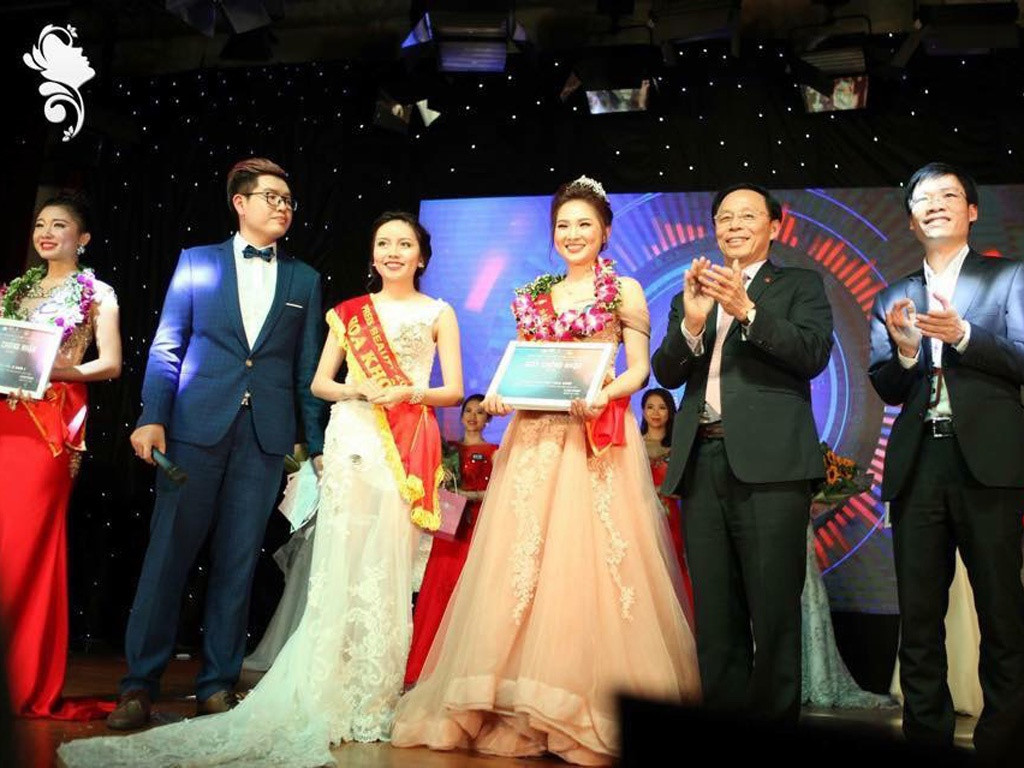 Vũ Phương Anh gây chú ý khi đăng quang Hoa khôi Học viện báo chí năm 2016. Cô gái này từng là sinh viên khoa Quan hệ công chúng K34.