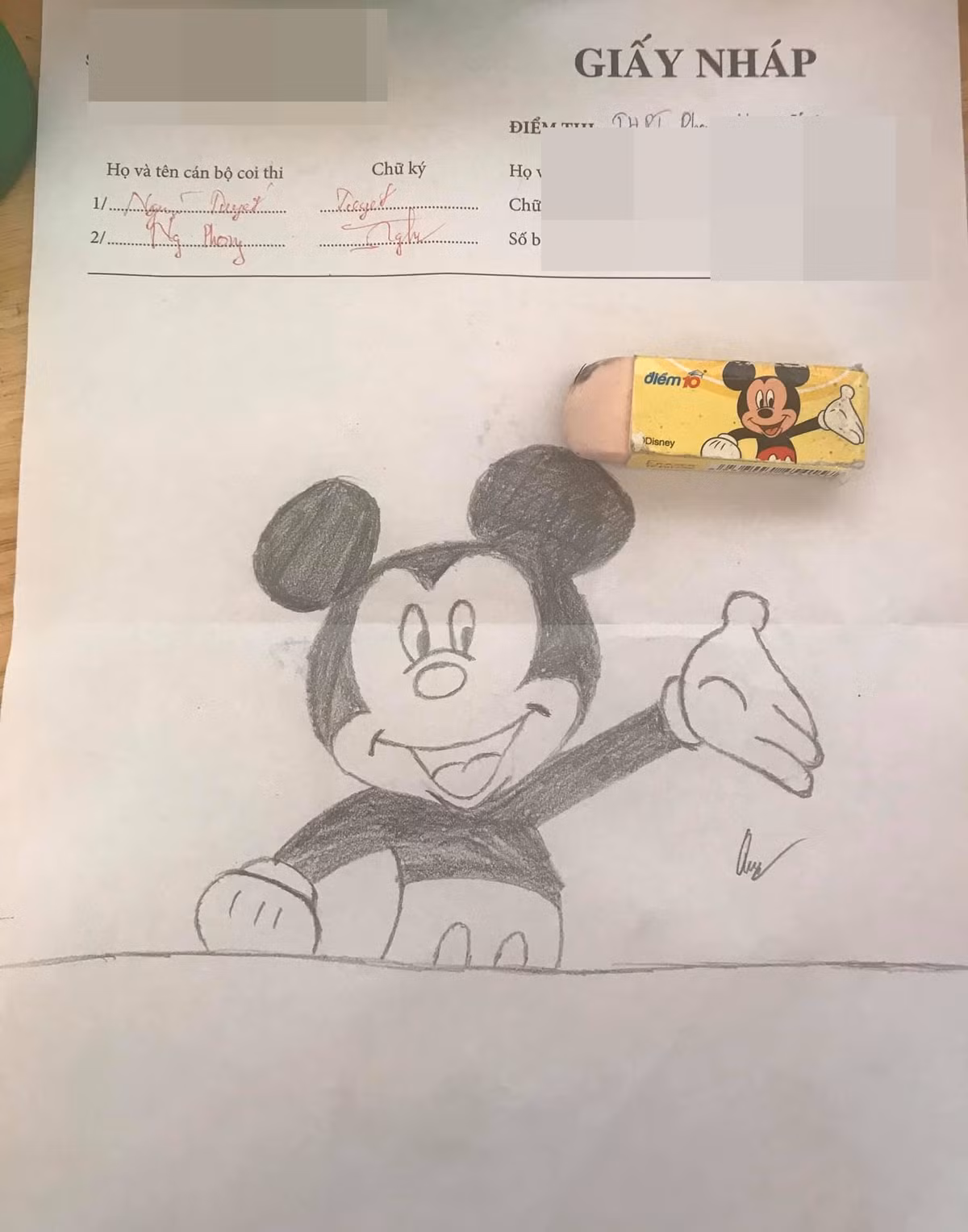 Các sĩ tử vì dư giả thời gian hoặc ngậm ngùi gặm bút nên tìm kiếm niềm vui trên tờ nháp.