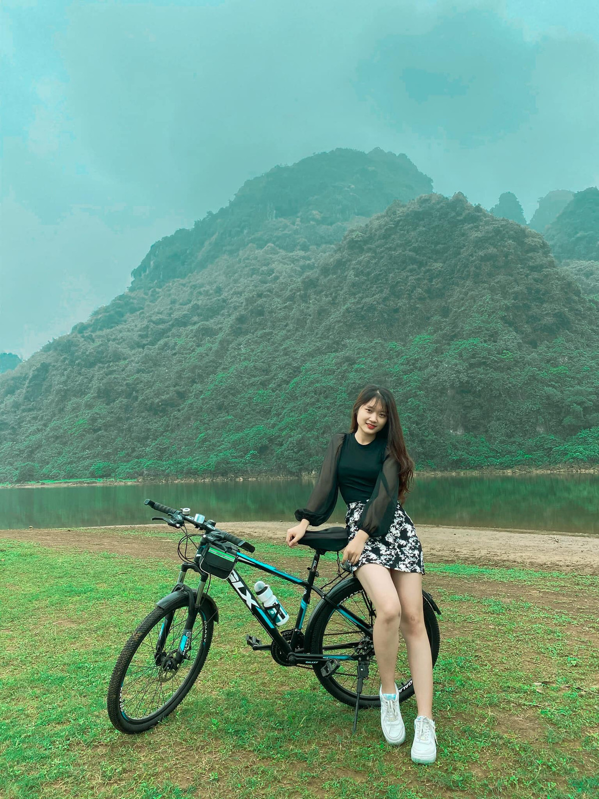 Không chỉ gây chú ý vì thành tích học tập xuất sắc, Thu Hường còn được khen ngợi bởi gương mặt xinh đẹp.