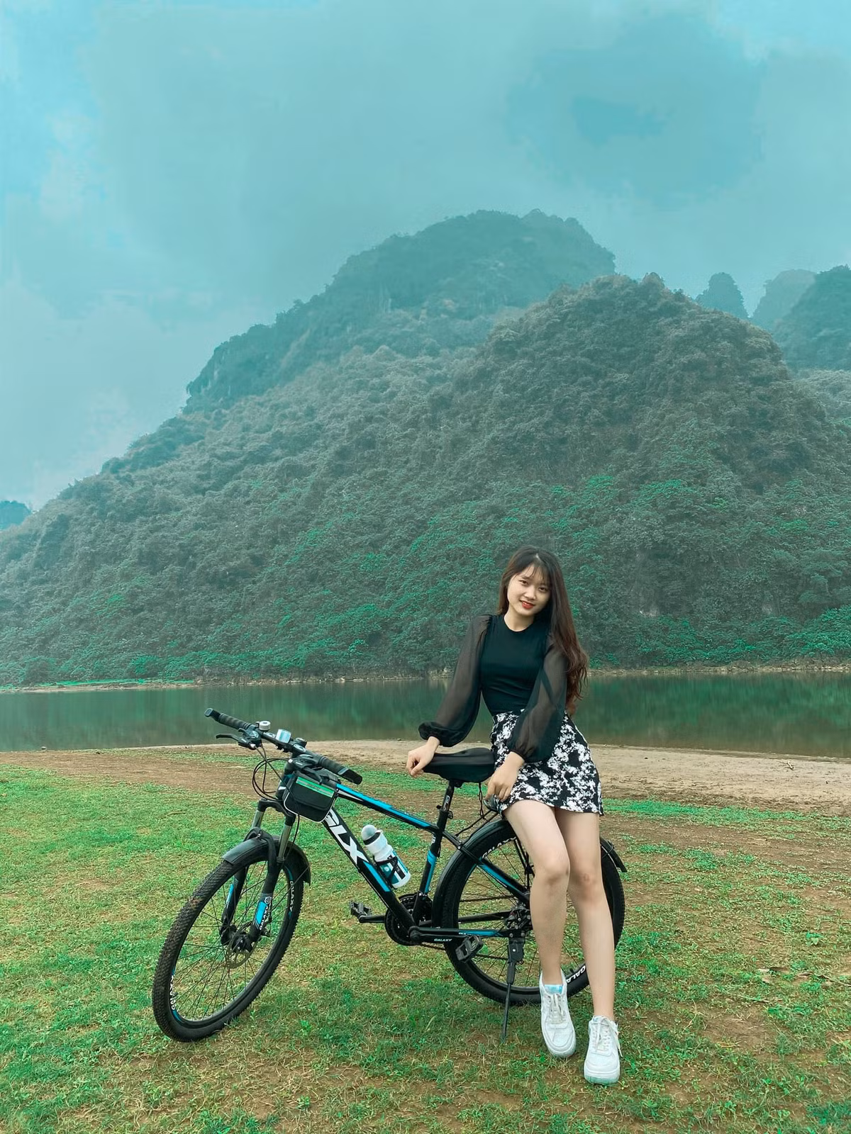 Không chỉ gây chú ý vì thành tích học tập xuất sắc, Thu Hường còn được khen ngợi bởi gương mặt xinh đẹp.