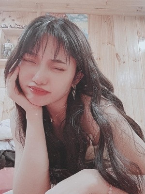 Hiện tại dù không còn hoạt động nghệ thuật sôi nổi như trước, thế nhưng cô vẫn chú ý đến việc xây dựng hình ảnh một cách ấn tượng nhất và không bỏ qua những xu hướng làm đẹp.