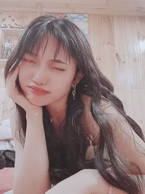 Hiện tại dù không còn hoạt động nghệ thuật sôi nổi như trước, thế nhưng cô vẫn chú ý đến việc xây dựng hình ảnh một cách ấn tượng nhất và không bỏ qua những xu hướng làm đẹp.