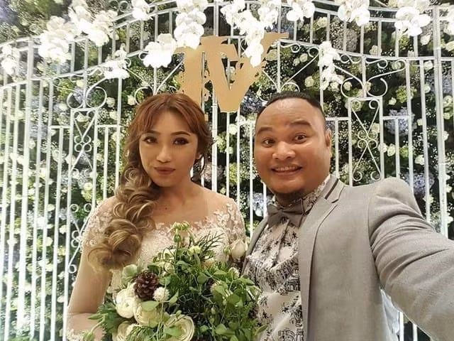 Vinh Râu và Lương Minh Trang đều là gương mặt hot trong giới trẻ. Chàng là diễn viên nổi tiếng của nhóm hài "nút kim cương" FAPtv, còn nàng là cô ca sĩ trẻ với nhiều bản hit.