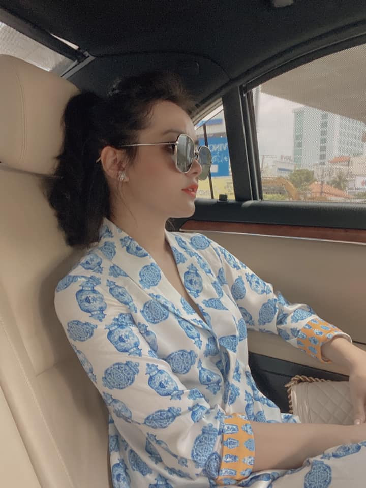 Thiên Trang cũng gây "choáng" khi sở hữu toàn món đồ hàng hiệu đắt đỏ. Ảnh: FBNV, IGNV