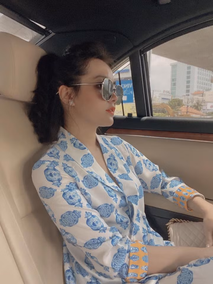 Thiên Trang cũng gây "choáng" khi sở hữu toàn món đồ hàng hiệu đắt đỏ. Ảnh: FBNV, IGNV