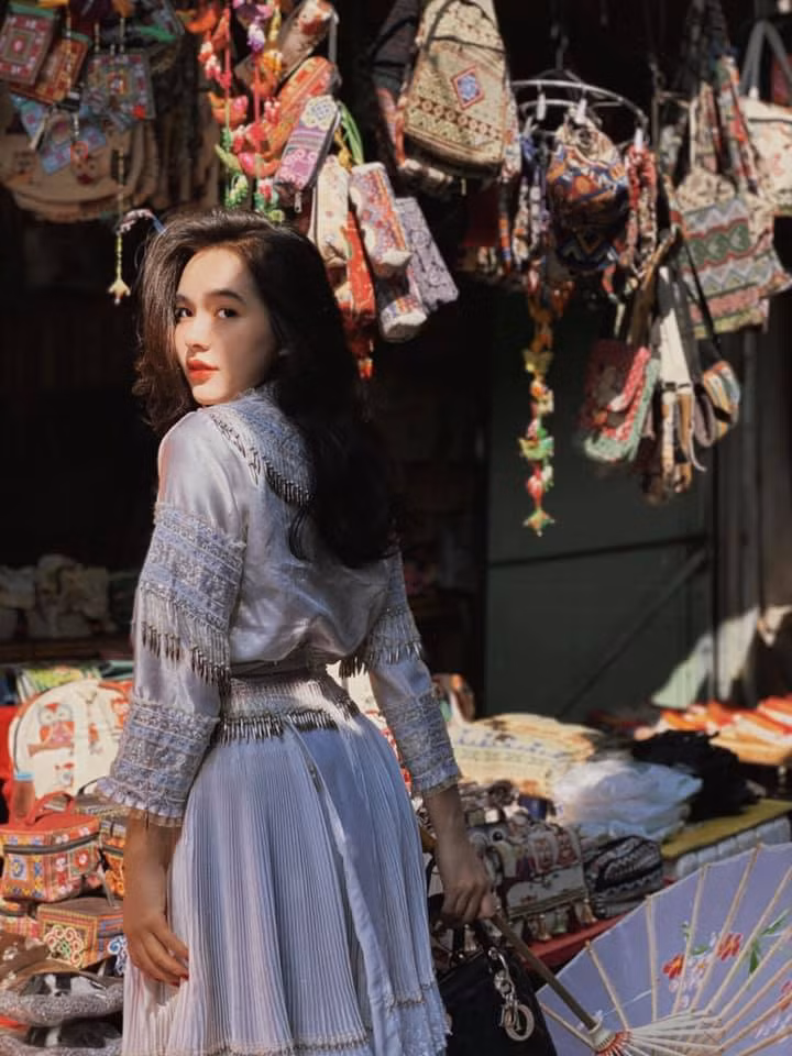 Ở Thiên Trang vừa có vẻ đẹp hiện đại, năng động lại vừa nữ tính, nhẹ nhàng.