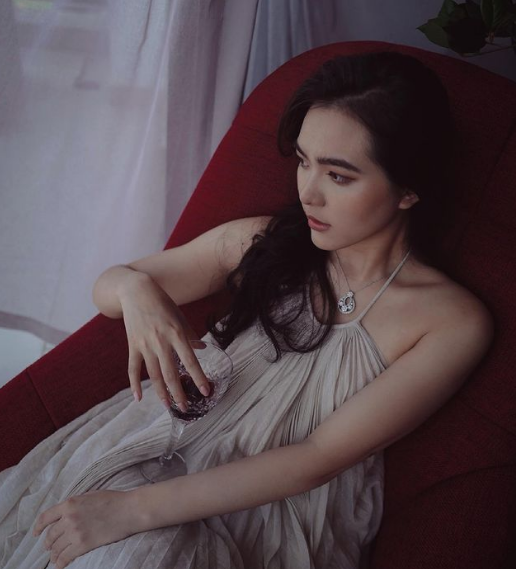 Giữa năm 2020, Thiên Trang một lần nữa được biết đến rộng rãi với loạt ảnh "chụp lén" trong thư viện.