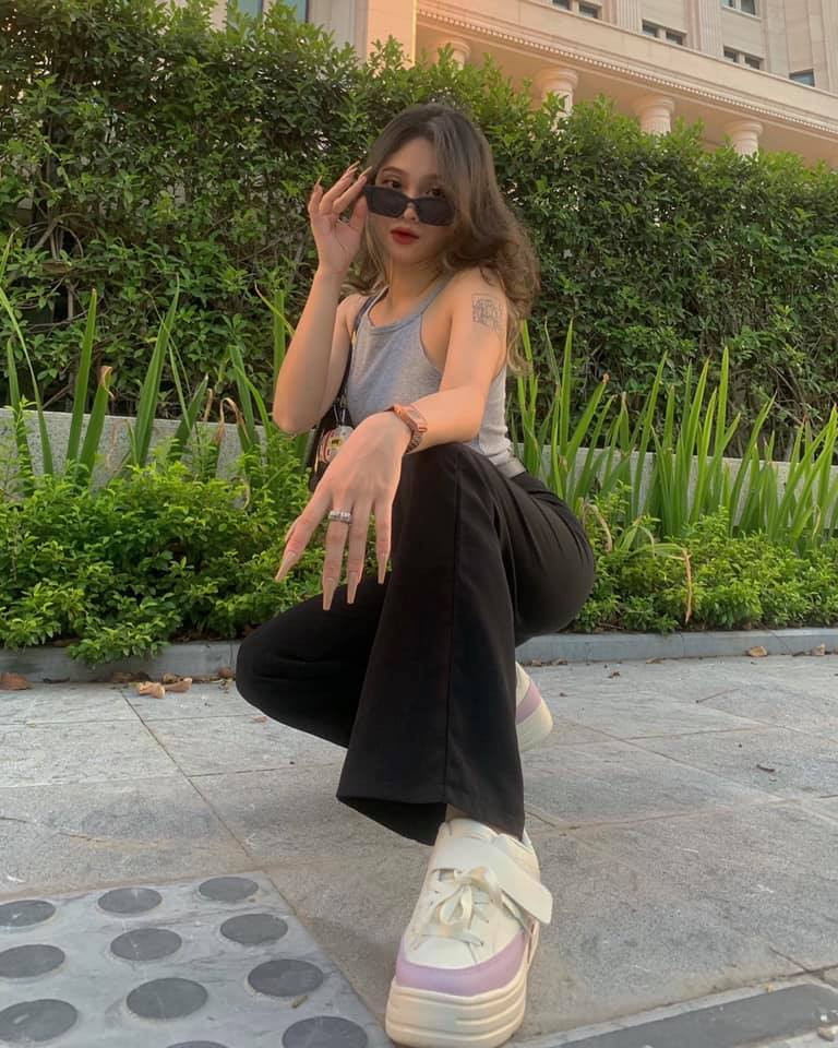 Được biết, đoạn clip này được quay khi Hiền Trang tham gia hoạt động tiếp sức mùa thi tại điểm trường THPT Lương Thế Vinh (Hà Nội).