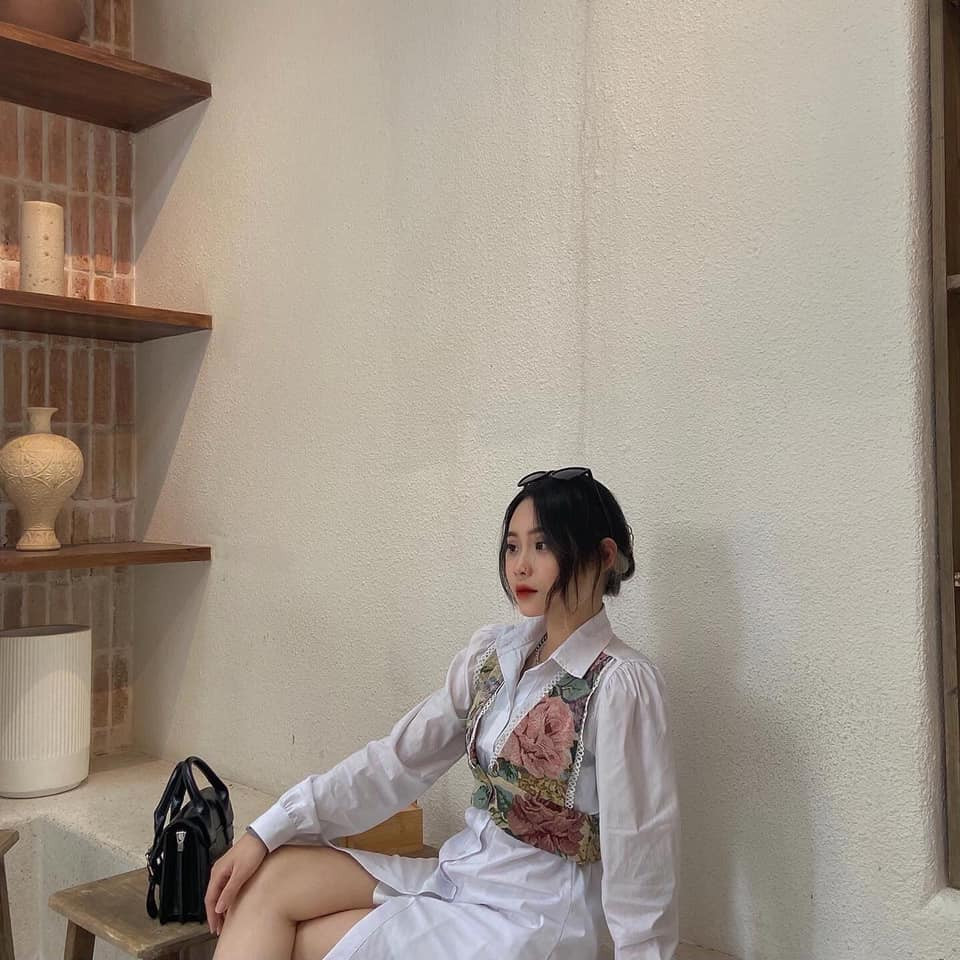 Đoạn clip sau khi chia sẻ lên MXH danh tính của hot girl này nhanh chóng được tìm ra, đó là Phạm Hiền Trang (sinh năm 2000), sinh viên trường Đại học Mở Hà Nội.