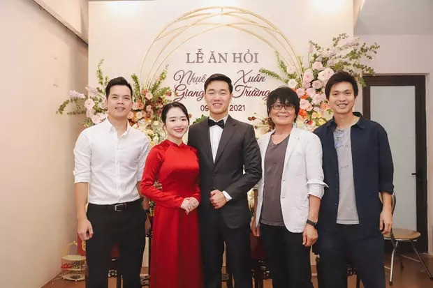 Nhiều người đã để lại bình luận đồn đoán Nhuệ Giang đang có tin vui vì gương mặt tròn trĩnh cùng thân hình tương đối đầy đặn.