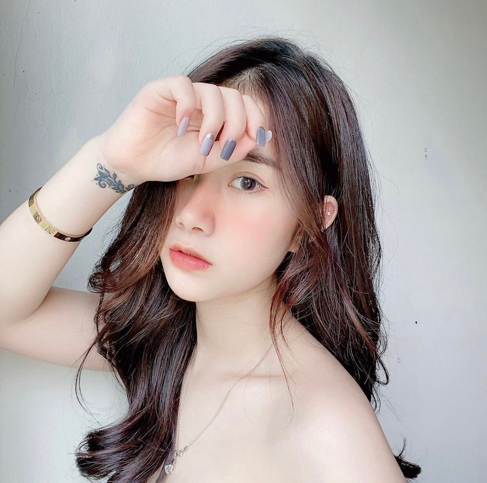 Trang TikTok của Tiểu Hý đã có hơn 1,2 triệu lượt follow. Ngoài ra, toàn bộ những video gần đây đều sở hữu lượt xem lẫn tương tác vô cùng khủng.