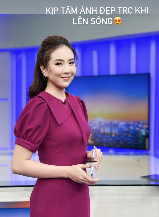 Dù đây là khoảnh khắc khá "dìm hàng", thậm chí Mai Ngọc ghi rằng "ảnh khán giả chụp không đẹp lắm" nhưng cô vẫn vui vẻ đăng lên trang cá nhân.